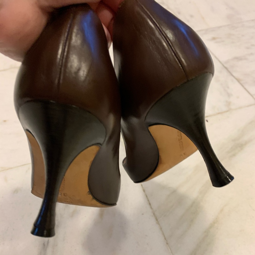 Manolo Blahnik Brown Leather Heels - Picture 4 of 8